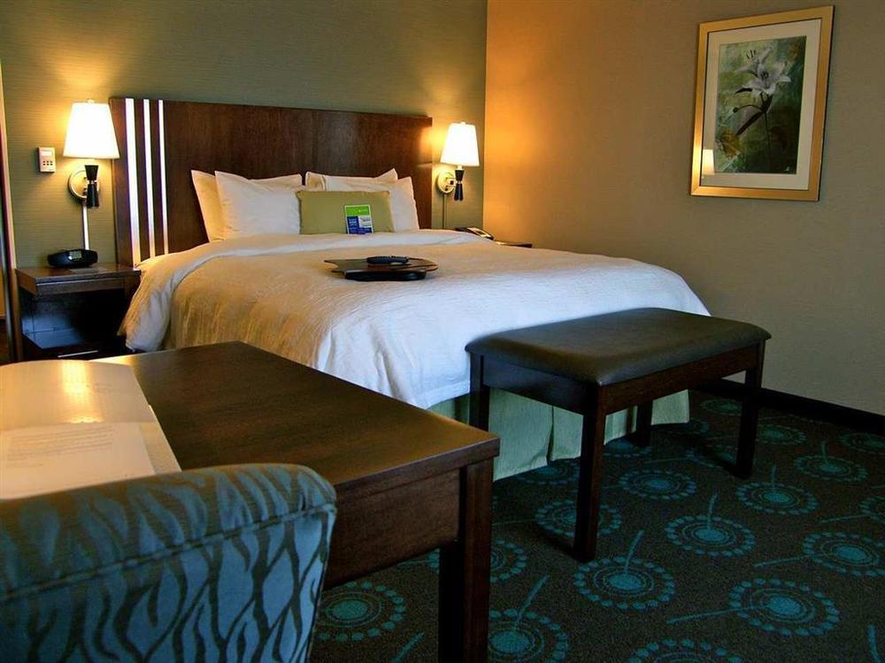 Hampton Inn And Suites - Lincoln Northeast Room photo