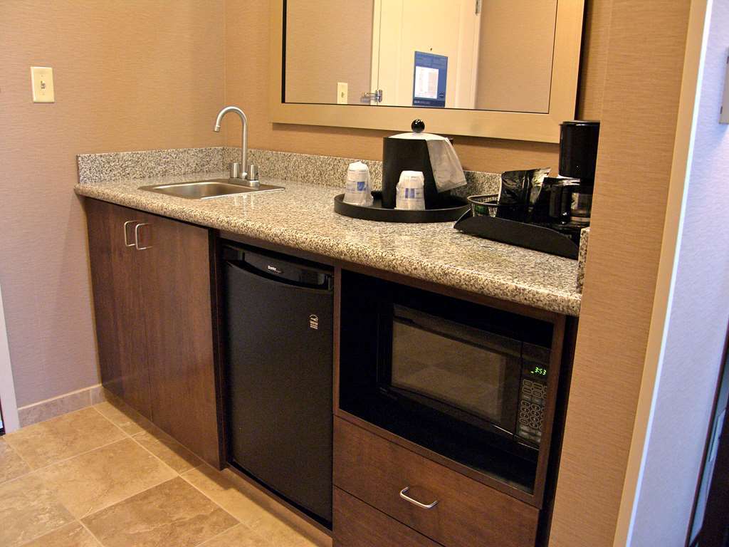 Hampton Inn And Suites - Lincoln Northeast Room photo